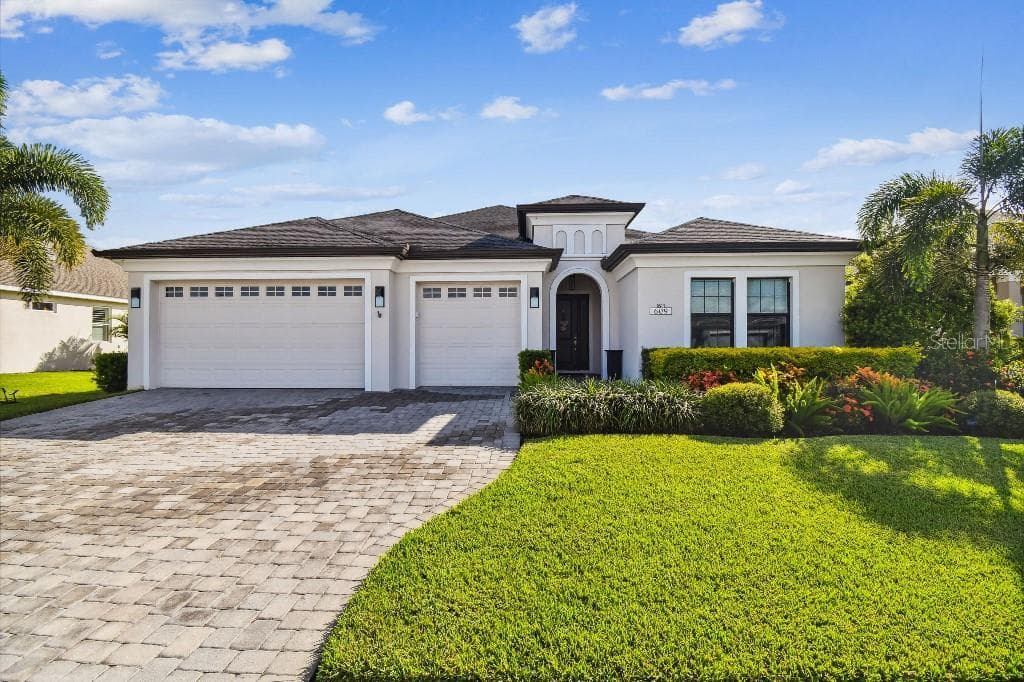609 ROSEMARY CIRCLE BRADENTON, FL 34212