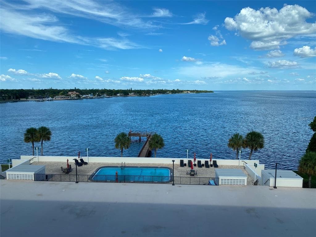 7100 SUNSHINE SKYWAY LANE S UNIT 601 ST PETERSBURG, FL 33711