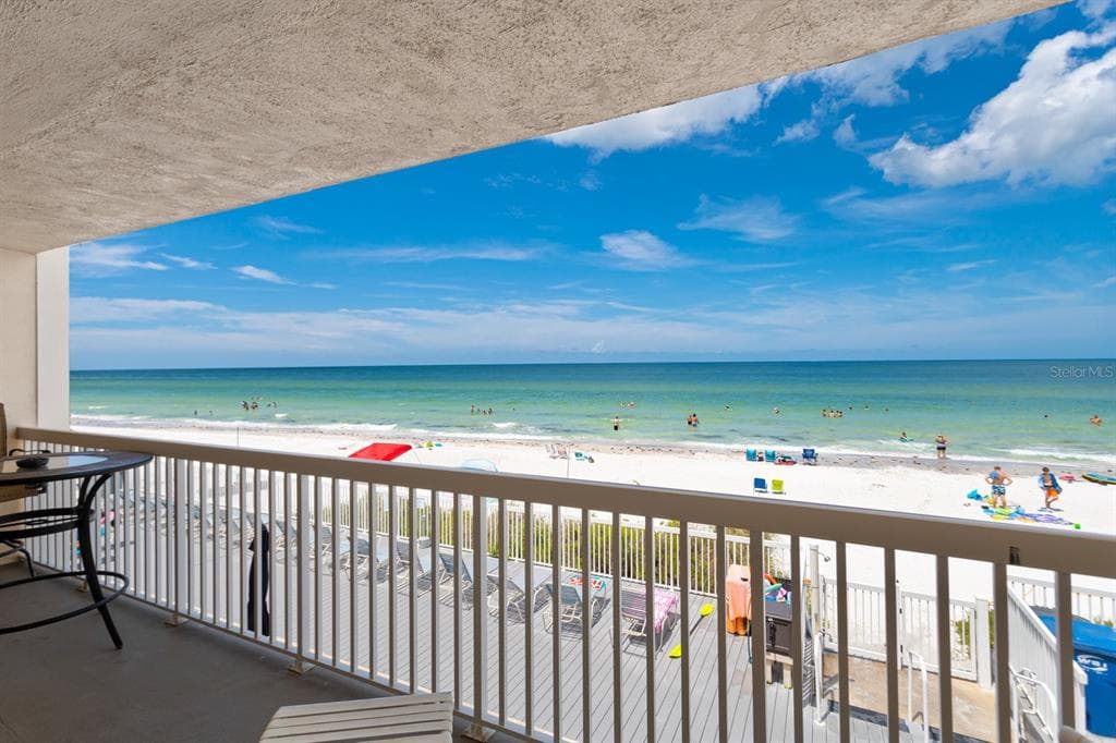 50 GULF BOULEVARD UNIT 212 INDIAN ROCKS BEACH, FL 33785
