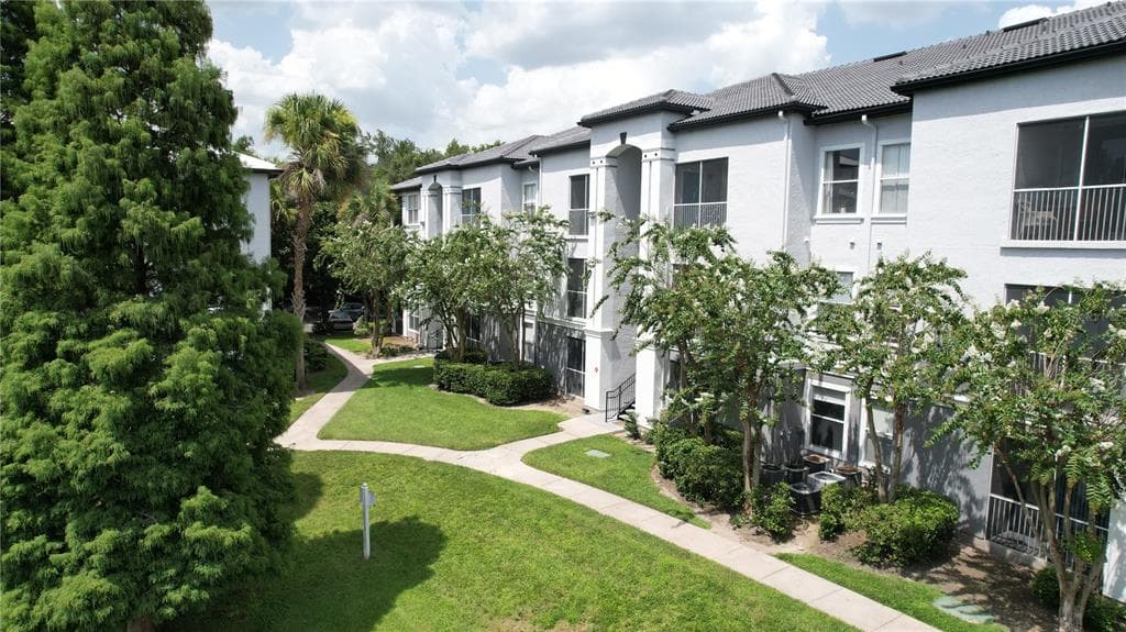 5805 LEGACY CRESCENT PLACE UNIT 104 RIVERVIEW, FL 33578