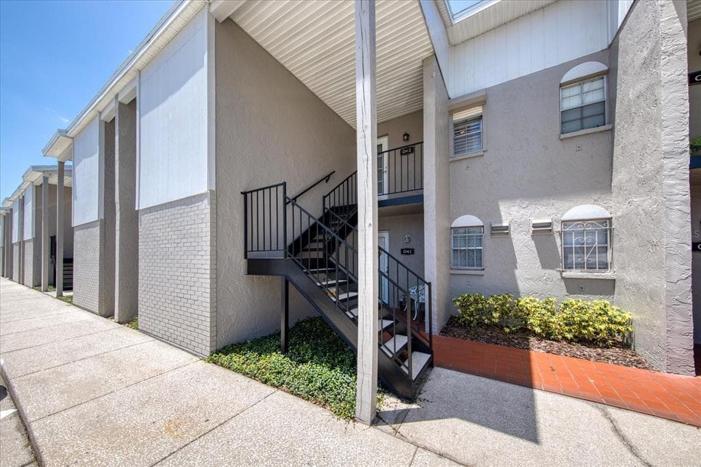 4509 S OAK DRIVE UNIT O42 TAMPA, FL 33611
