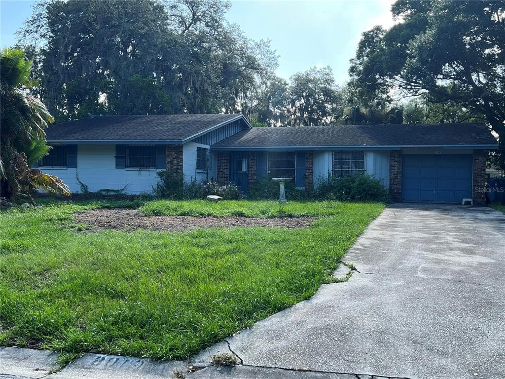 8019 CARDINAL DRIVE TAMPA, FL 33617