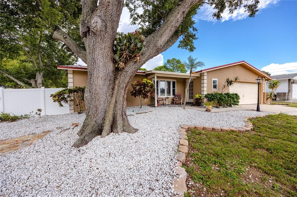 8667 139TH STREET SEMINOLE, FL 33776
