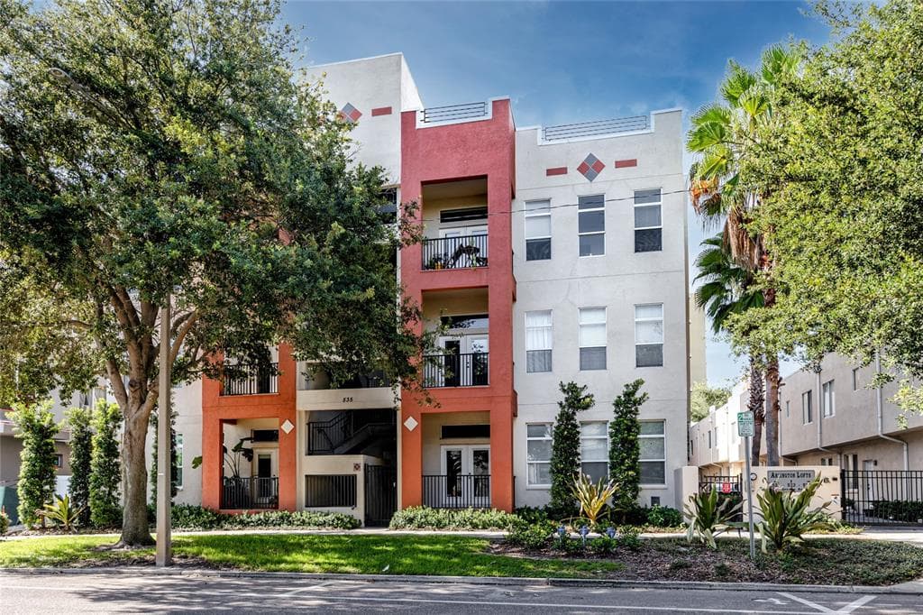 523 4TH AVENUE S UNIT 11 ST PETERSBURG, FL 33701