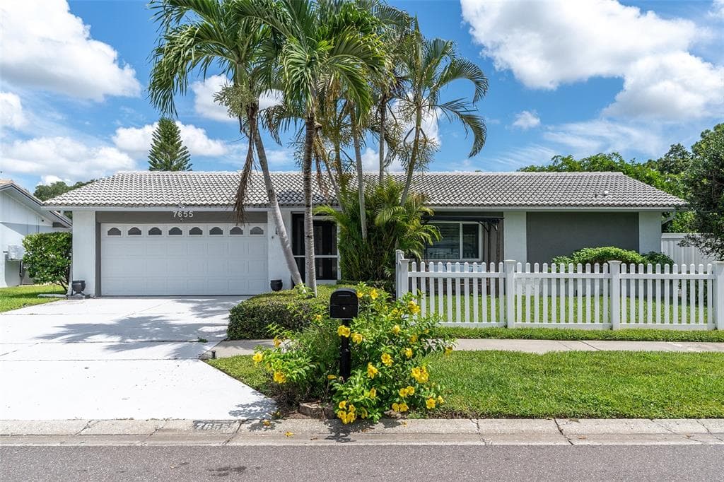 7655 CARDIFF COURT ST PETERSBURG, FL 33709