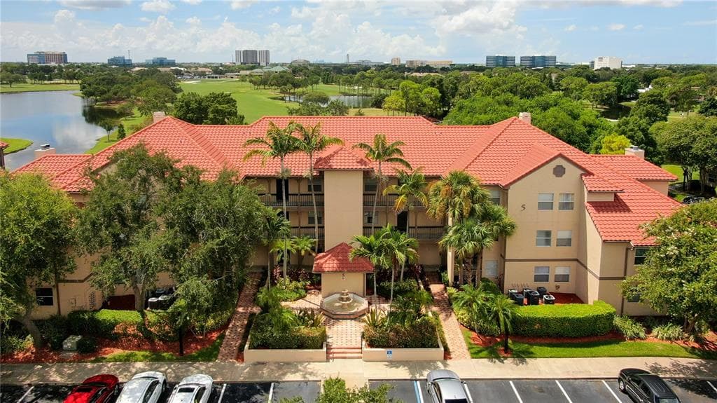 2400 FEATHER SOUND DRIVE UNIT 514 CLEARWATER, FL 33762