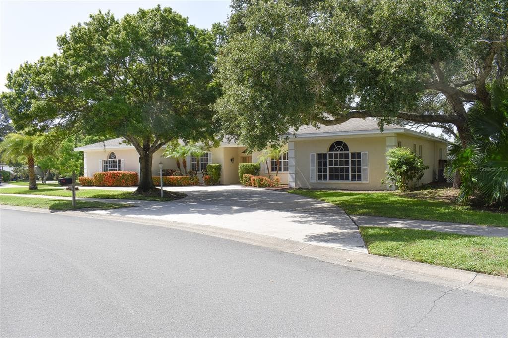 642 WEATHERSFIELD DRIVE DUNEDIN, FL 34698