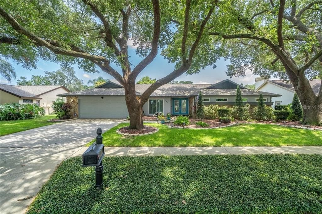1605 MAGDALENE MANOR DRIVE TAMPA, FL 33613