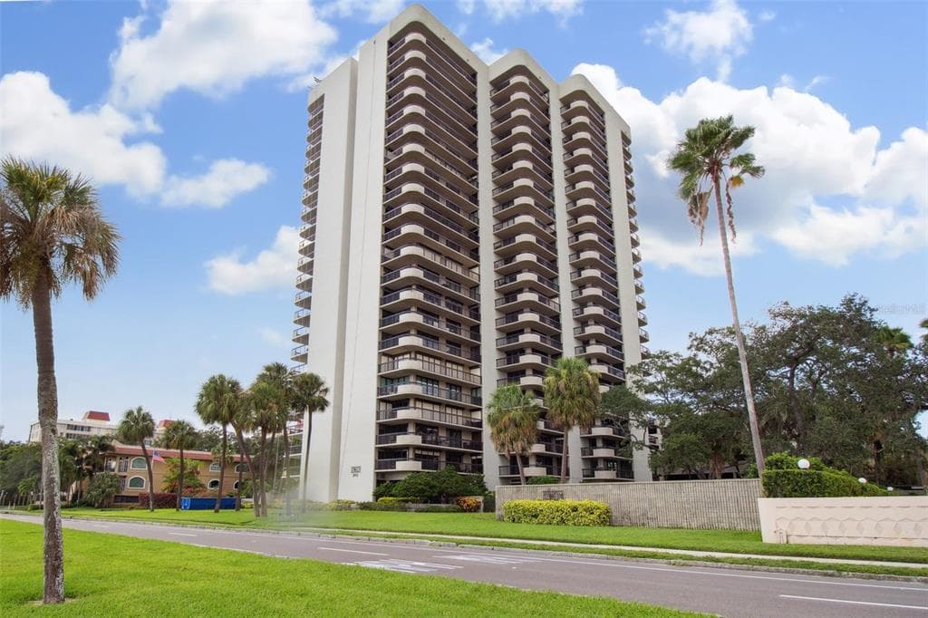 2413 BAYSHORE BOULEVARD UNIT 1004