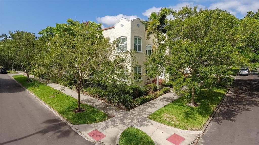 1418 OAK STREET NE ST PETERSBURG, FL 33704