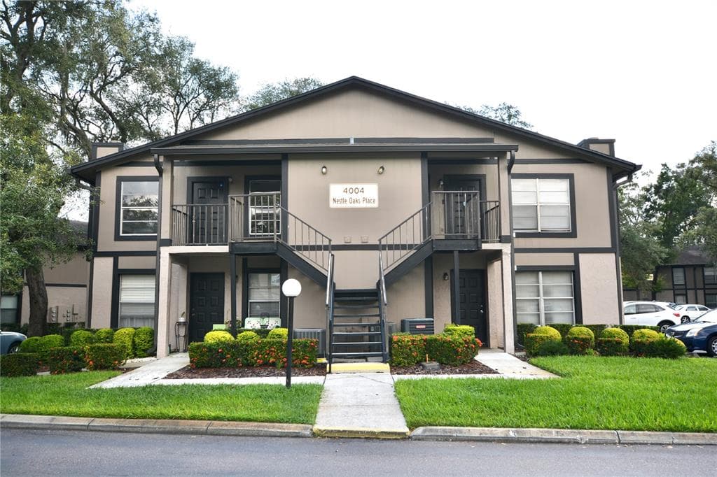 4004 NESTLE OAKS PLACE UNIT 204 TAMPA, FL 33613