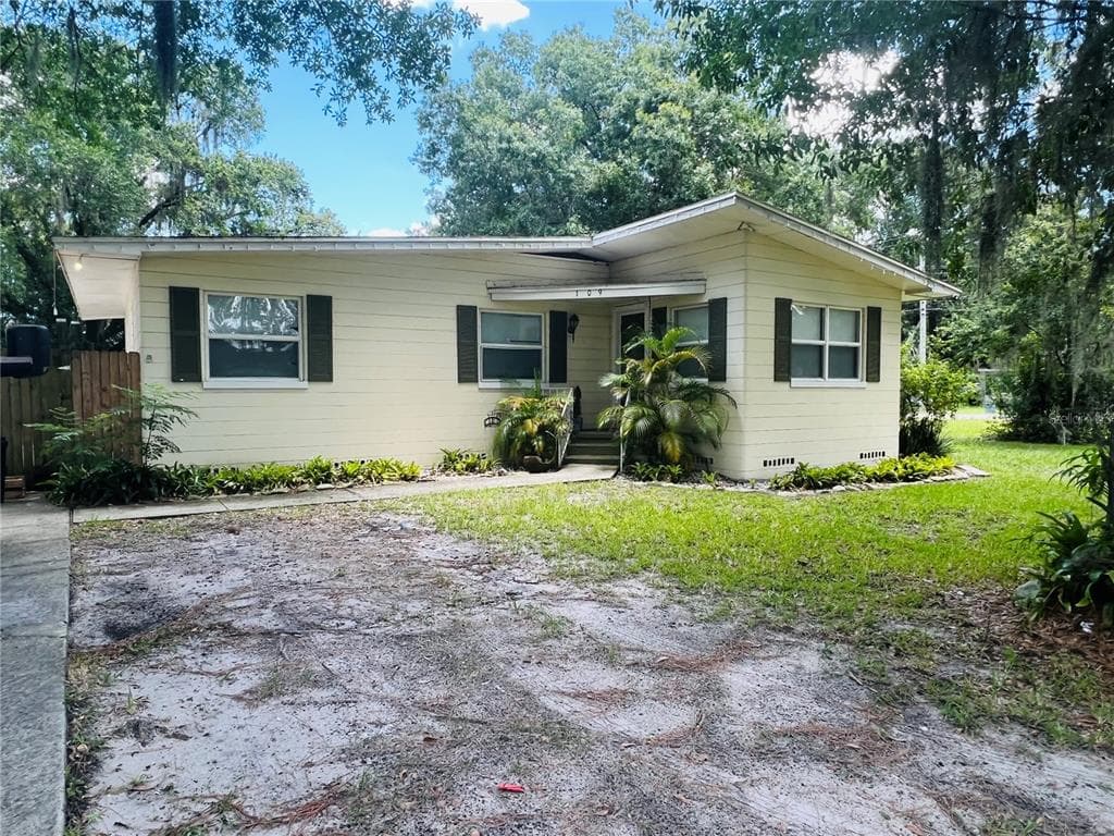 109 N LAKE BOULEVARD PLANT CITY, FL 33563