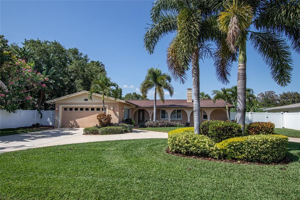 927 45TH AVENUE NE ST PETERSBURG, FL 33703