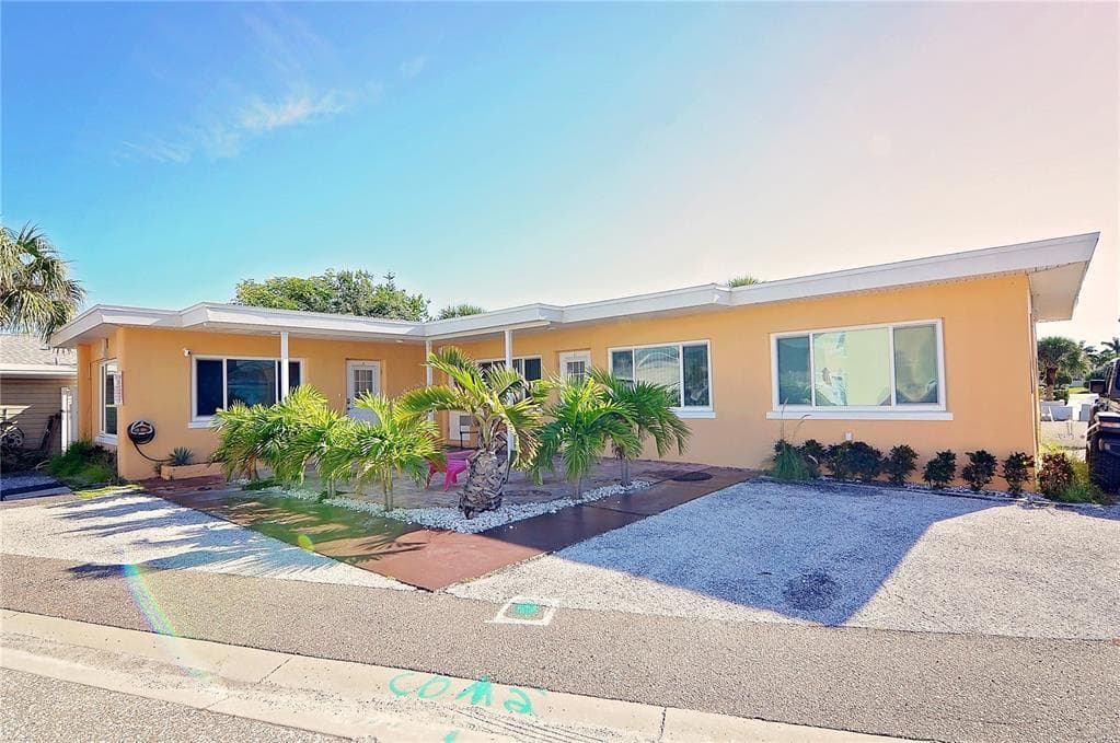 17615 LEE AVENUE REDINGTON SHORES, FL 33708