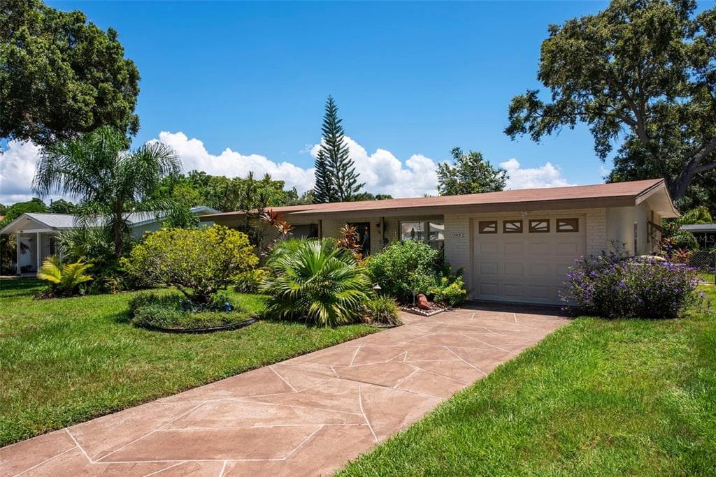 1745 EL TRINIDAD DRIVE E CLEARWATER, FL 33759