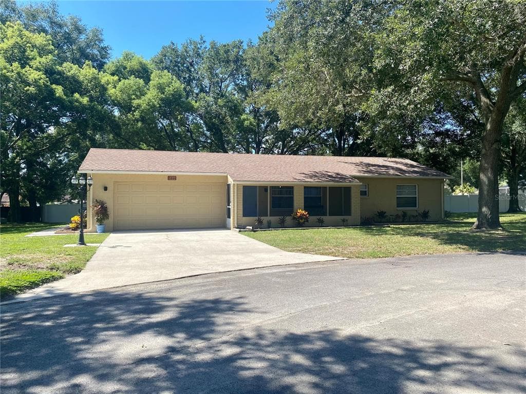 8444 SAINT GILES COURT ZEPHYRHILLS, FL 33541
