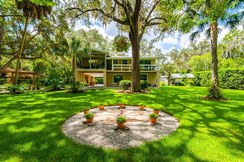 8416 POINSETTIA DRIVE TEMPLE TERRACE, FL 33637