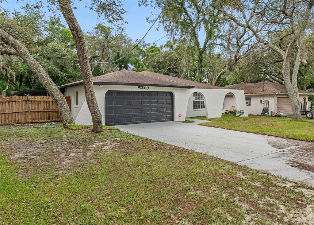 5307 ROBERTA LANE TAMPA, FL 33617