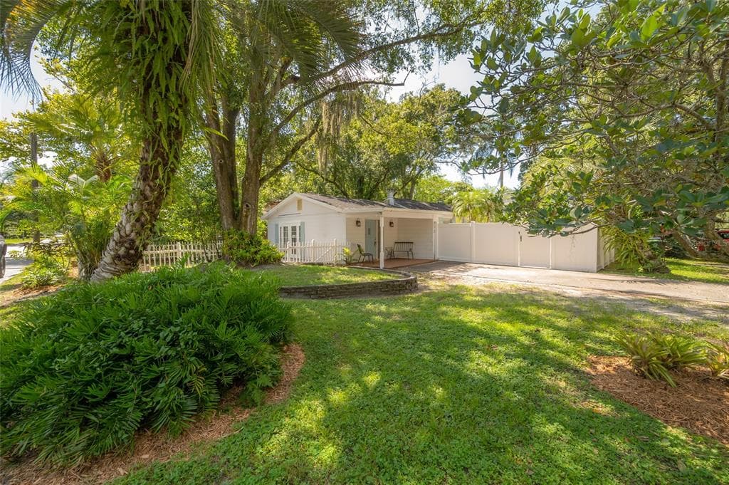 912 W IDLEWILD AVENUE TAMPA, FL 33604