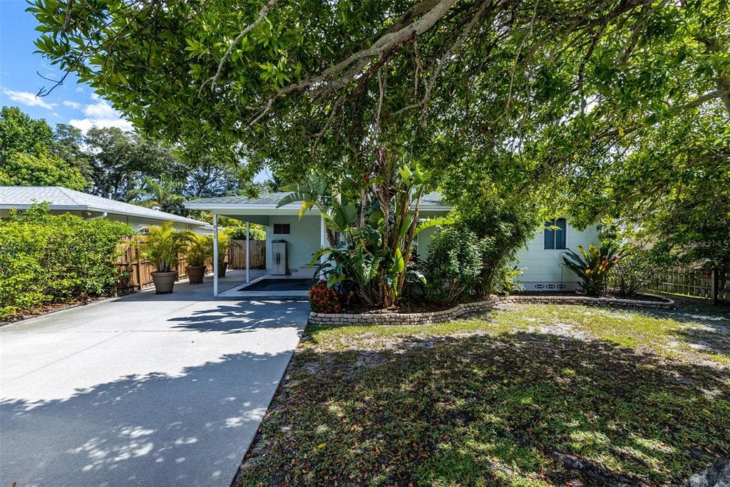 911 6TH AVENUE SW LARGO, FL 33770