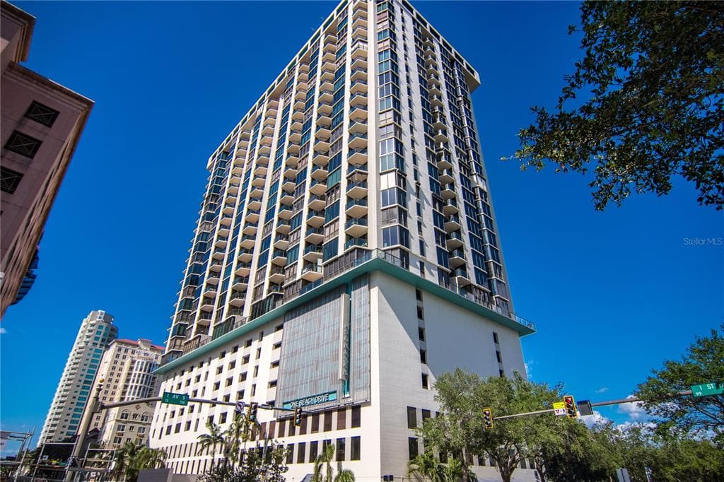1 BEACH DRIVE SE UNIT 1705 ST PETERSBURG, FL 33701