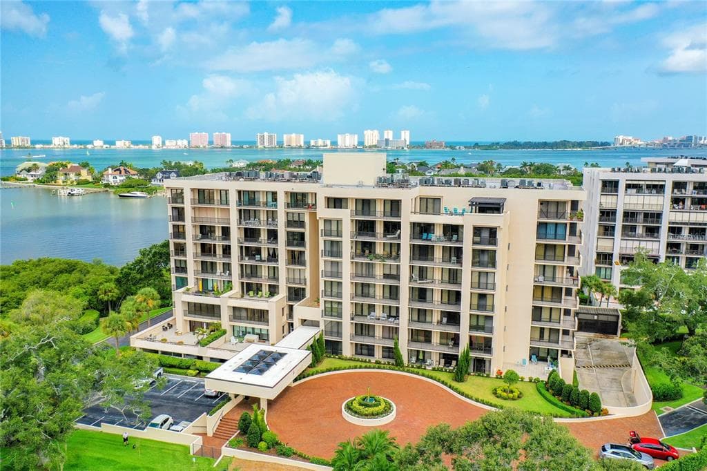 4 BELLEVIEW BOULEVARD UNIT 203 BELLEAIR, FL 33756