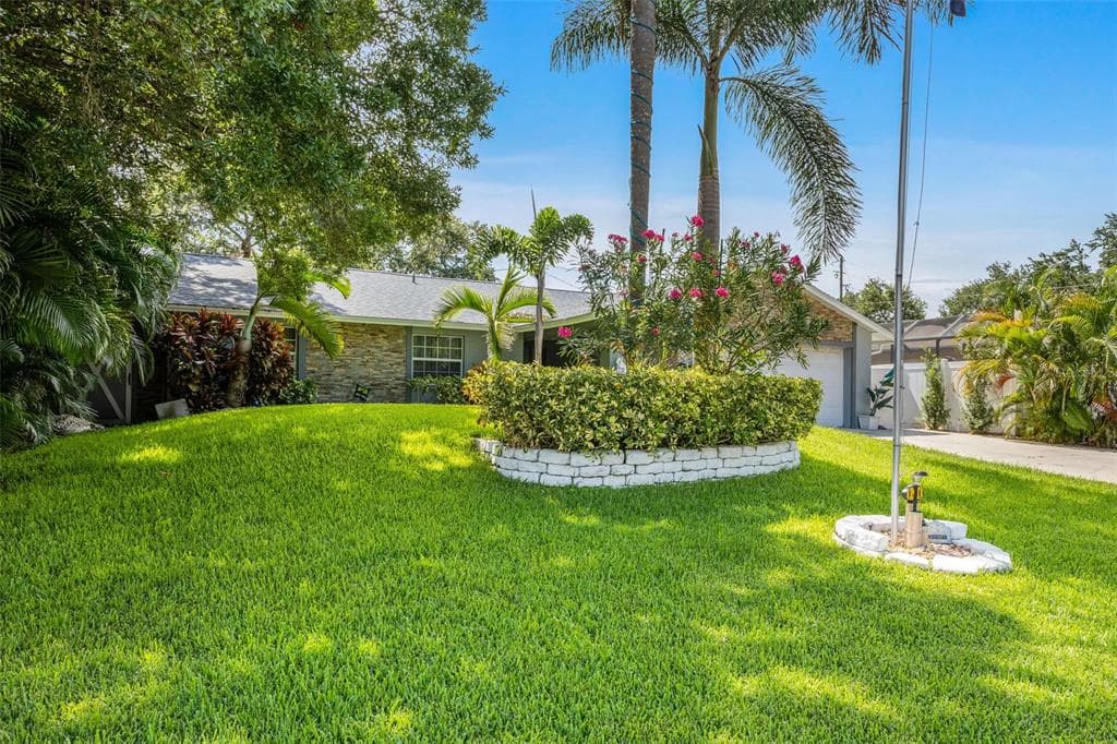 1148 GLENWOOD DRIVE
