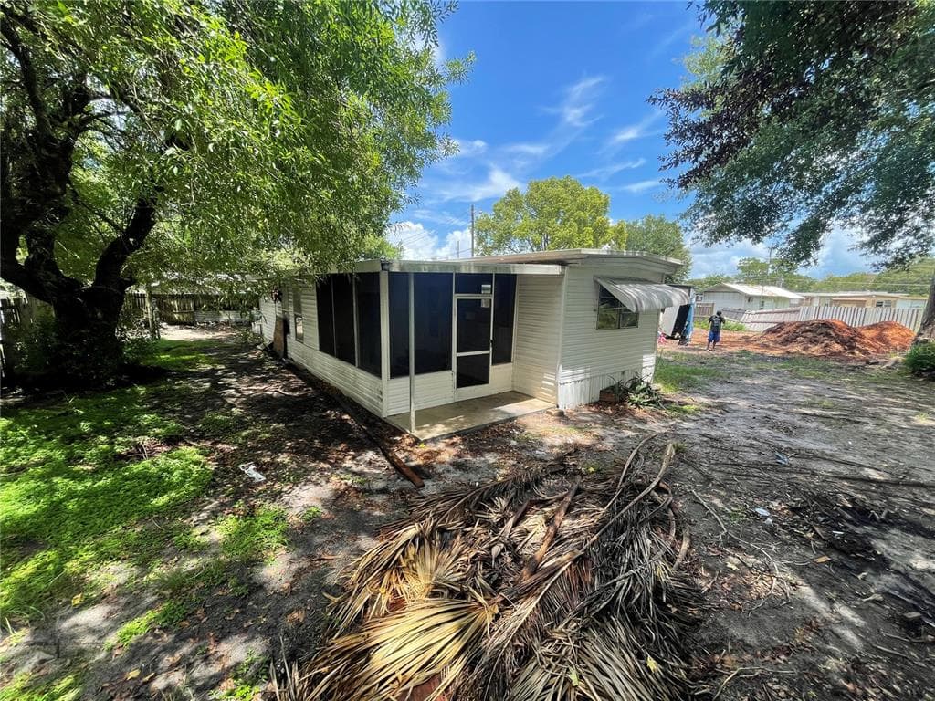 34935 2ND AVENUE LEESBURG, FL 34788