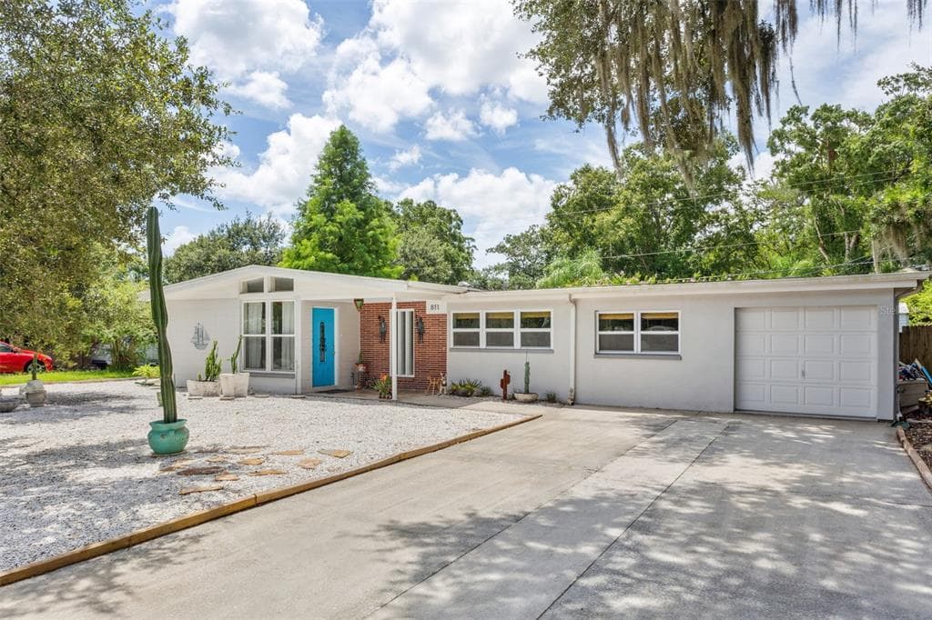 811 E RIVER DRIVE TEMPLE TERRACE, FL 33617