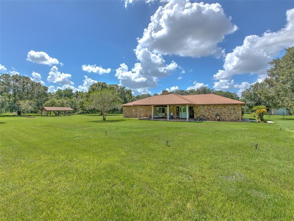 1219 S WIGGINS ROAD PLANT CITY, FL 33566