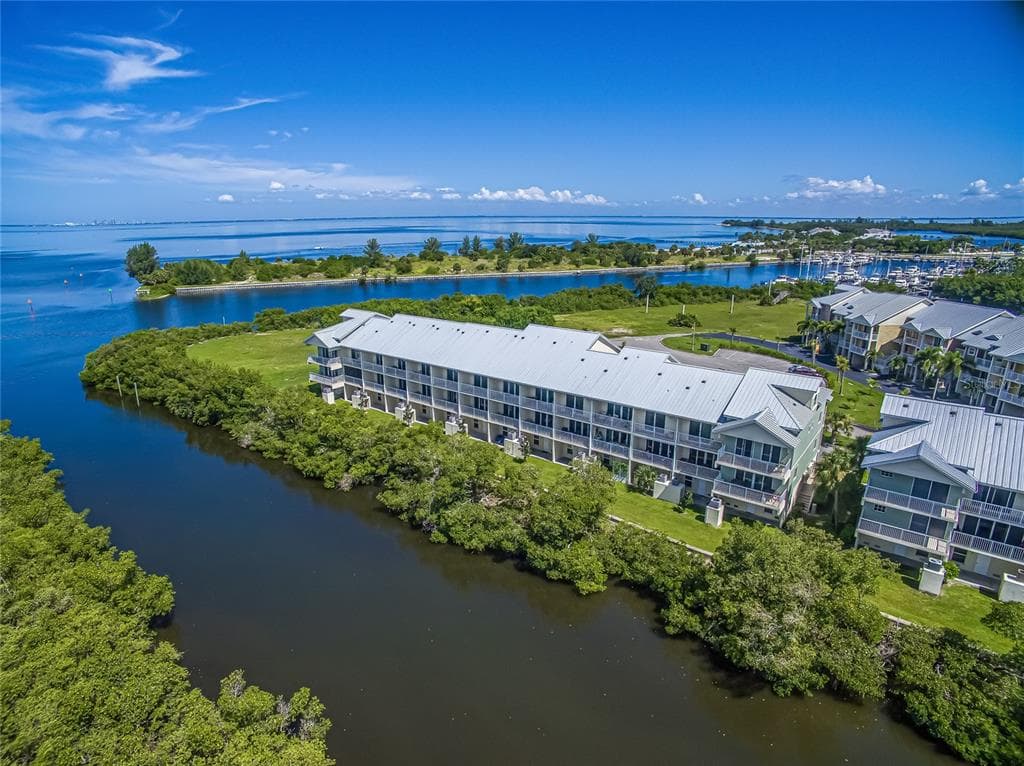 3266 MANGROVE POINT DRIVE RUSKIN, FL 33570