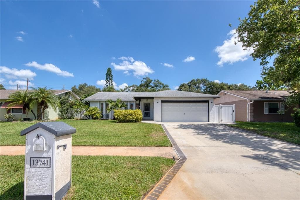 13741 SUSSEX AVENUE LARGO, FL 33774