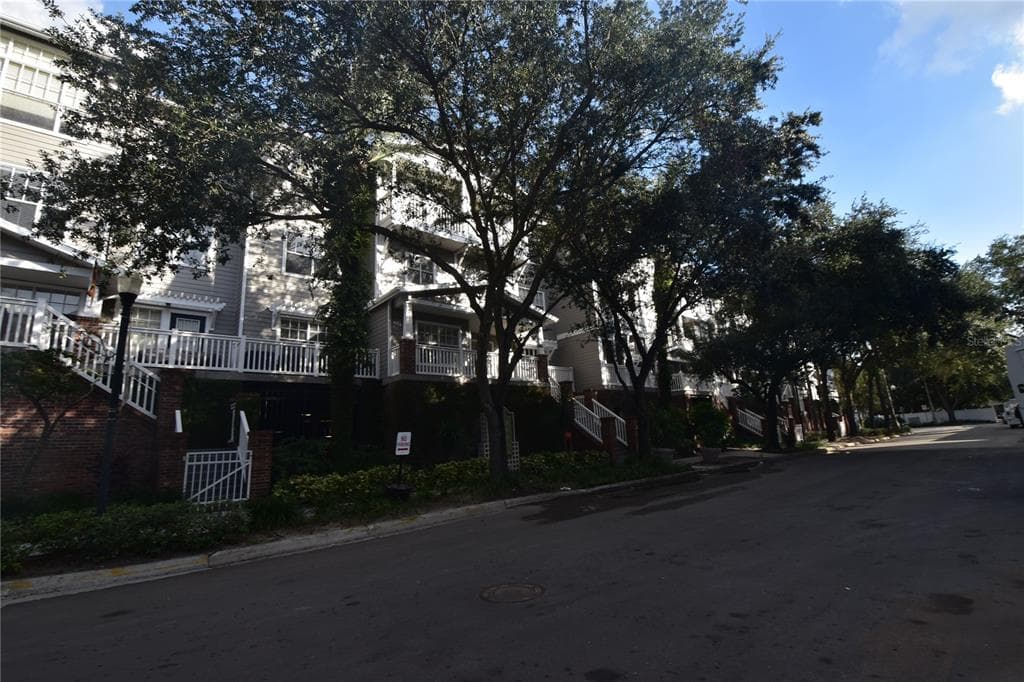 800 S DAKOTA AVENUE UNIT 220 TAMPA, FL 33606