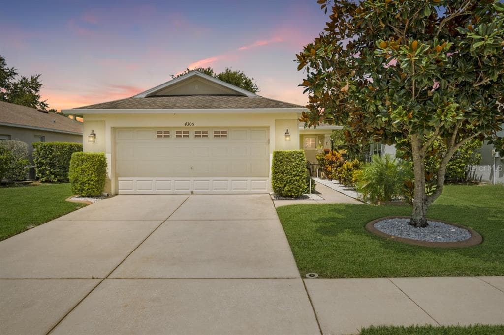 4305 OLD WAVERLY COURT WESLEY CHAPEL, FL 33543