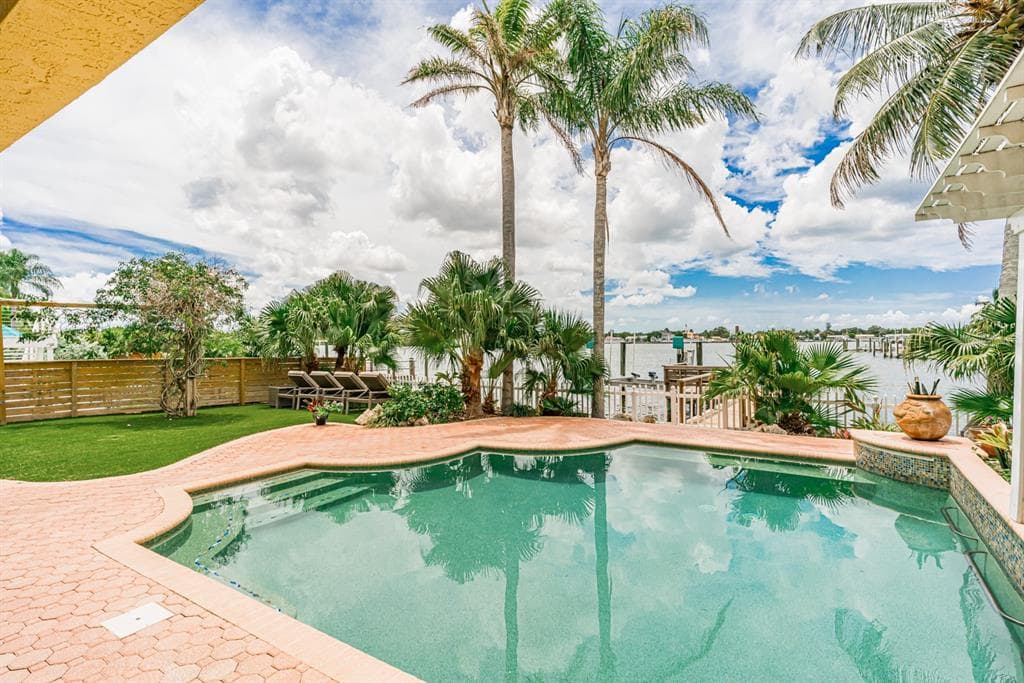 333 12TH AVENUE INDIAN ROCKS BEACH, FL 33785