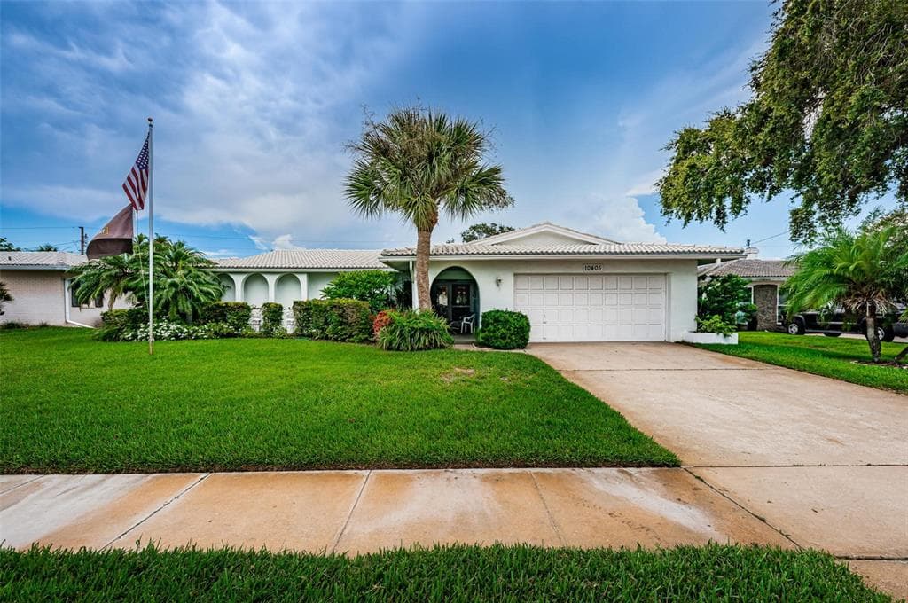 10405 MONARCH DRIVE LARGO, FL 33774