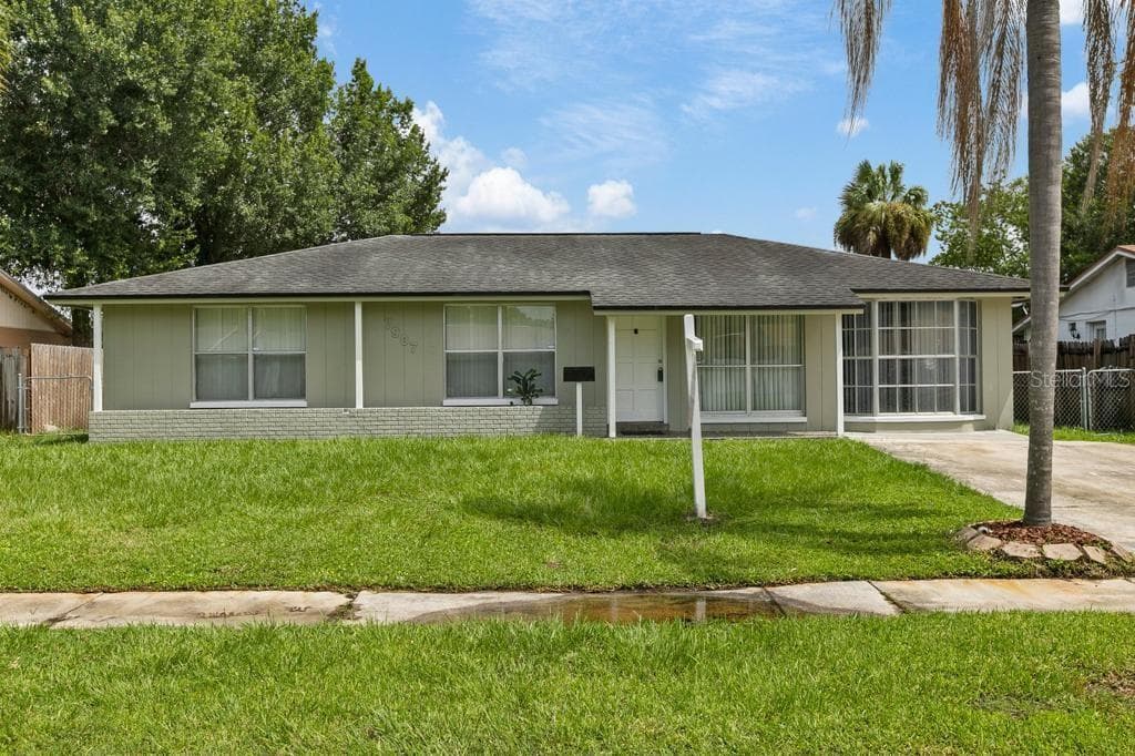 7907 WOODGROVE CIRCLE