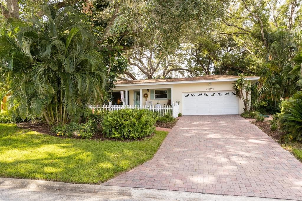 1149 NELSON STREET DUNEDIN, FL 34698