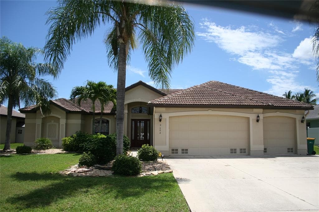 9402 MIGUE CIRCLE PORT CHARLOTTE, FL 33981