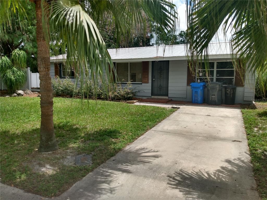 8111 ALPINE AVENUE TAMPA, FL 33619
