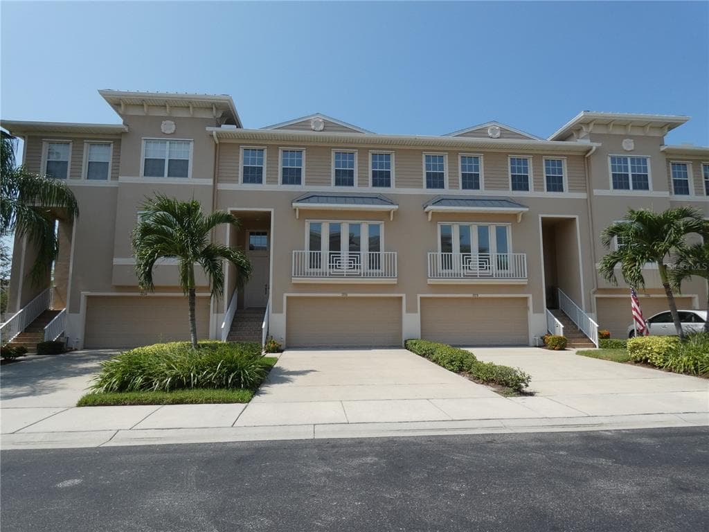 7276 ISLAMORADA CIRCLE SEMINOLE, FL 33777