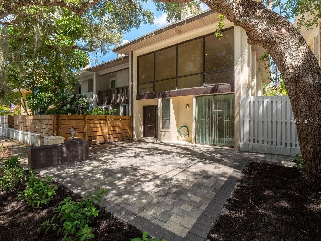 2455 W PALM DRIVE
