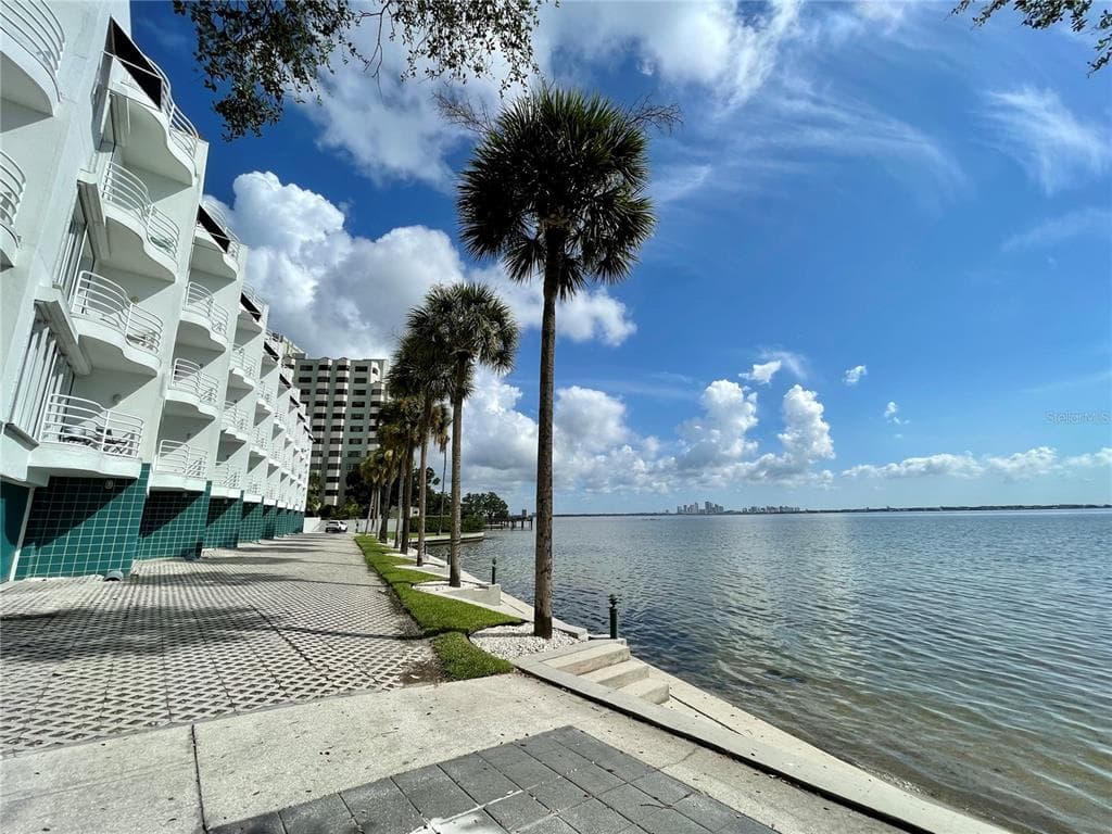4950 BAYSHORE BOULEVARD UNIT 10 TAMPA, FL 33611