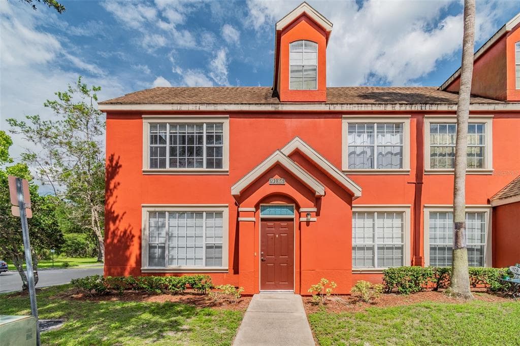 9186 LAKE CHASE ISLAND WAY UNIT 9186 TAMPA, FL 33626
