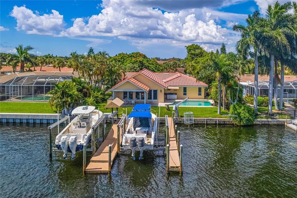 3874 48TH AVENUE S ST PETERSBURG, FL 33711