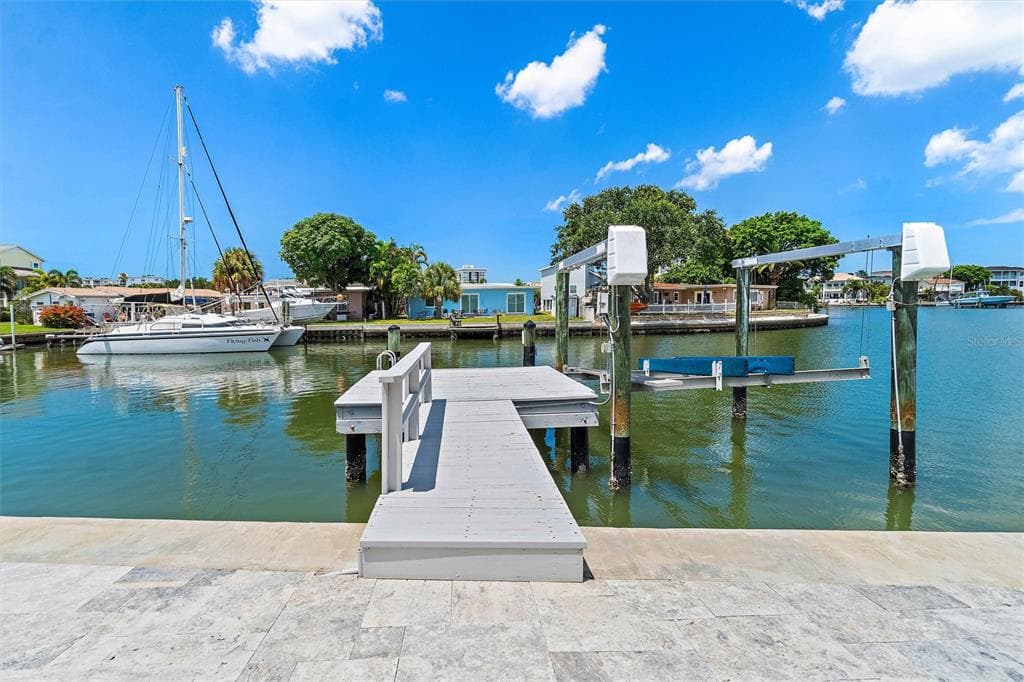 17412 2ND STREET E REDINGTON SHORES, FL 33708