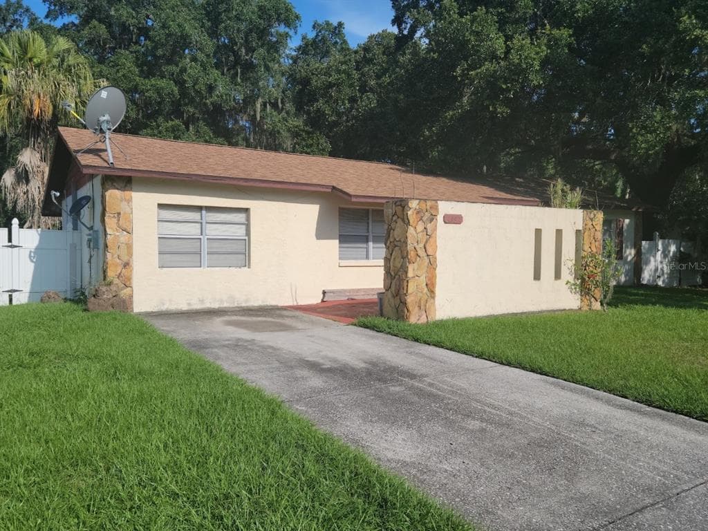 2007 W WILLOW DRIVE PLANT CITY, FL 33566