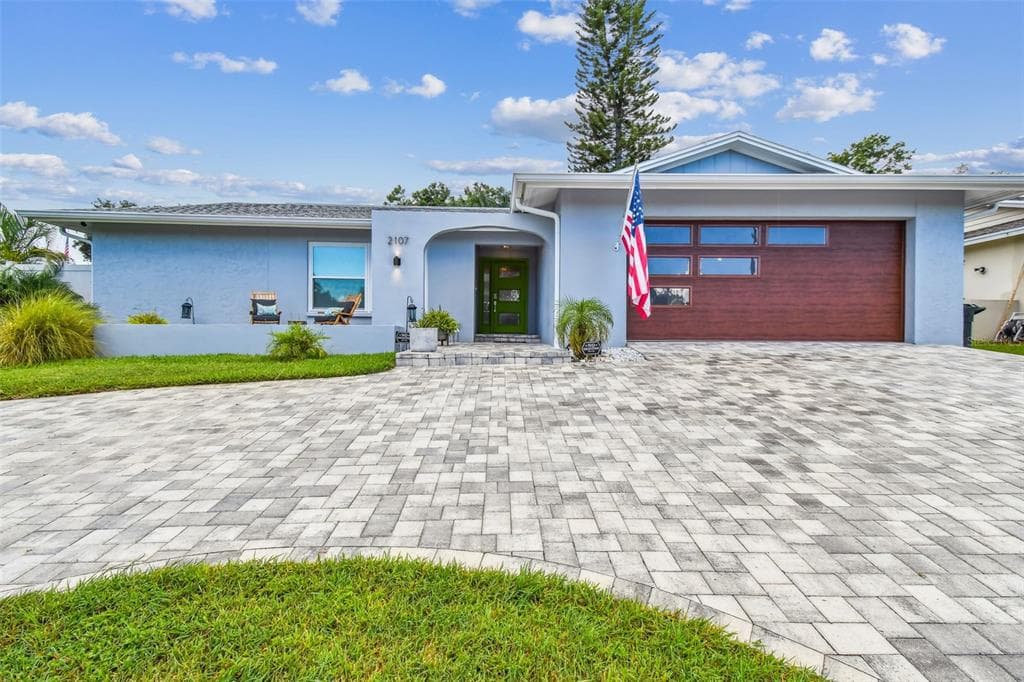 2107 SWAN LANE