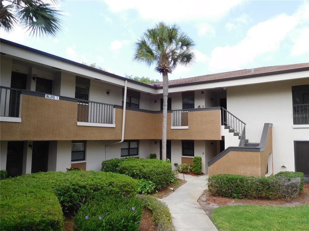 2700 NEBRASKA AVENUE UNIT 1-205 PALM HARBOR, FL 34684