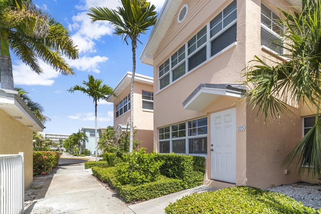 19417 GULF BOULEVARD W UNIT B-105